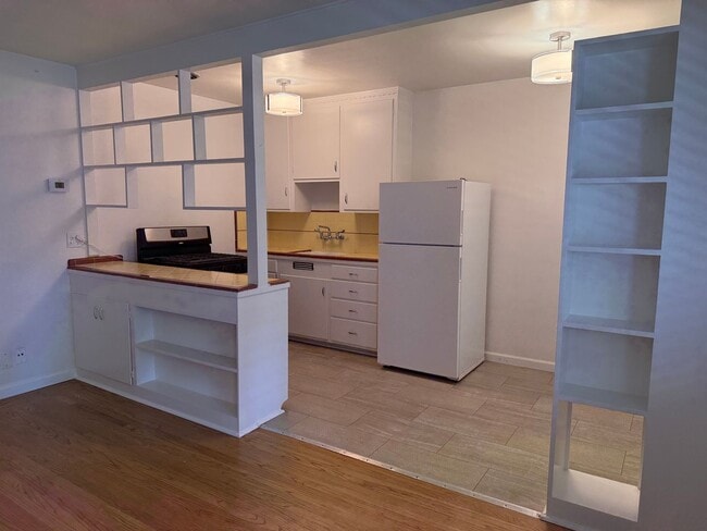 Building Photo - One-bed one-bath apartment for rent in a q...