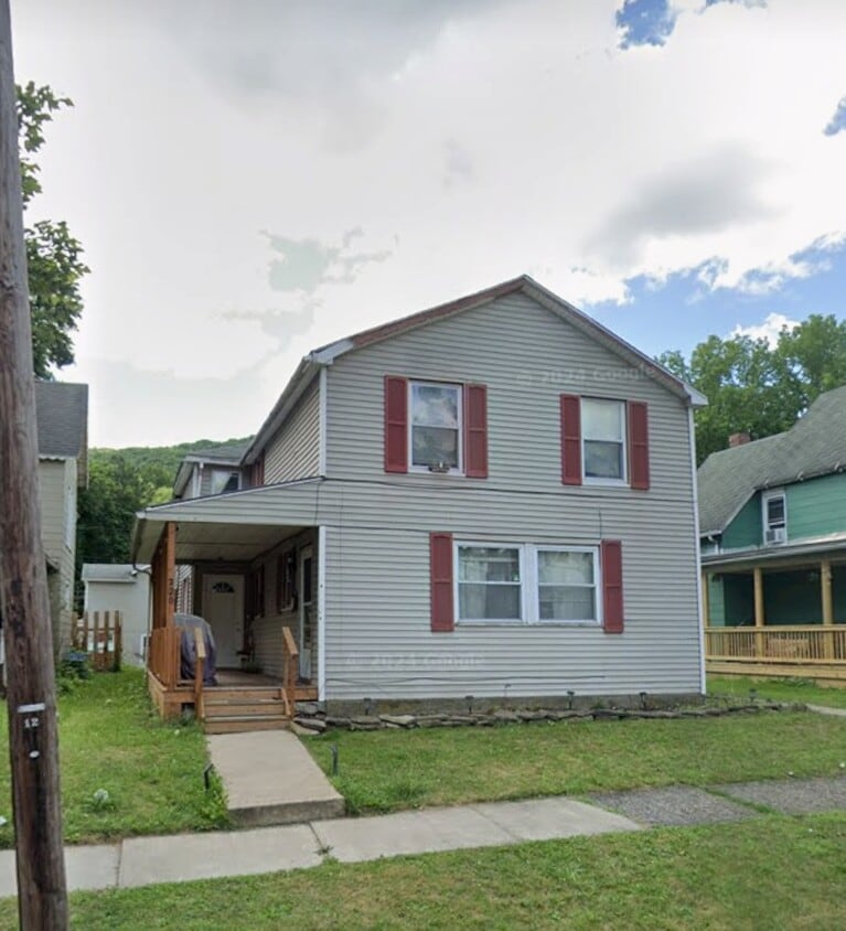 Primary Photo - 220 E 2nd St