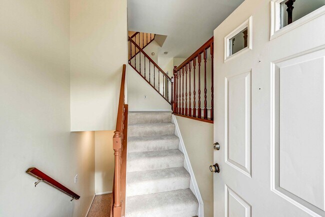 Building Photo - 18 Clinton Hill Ct