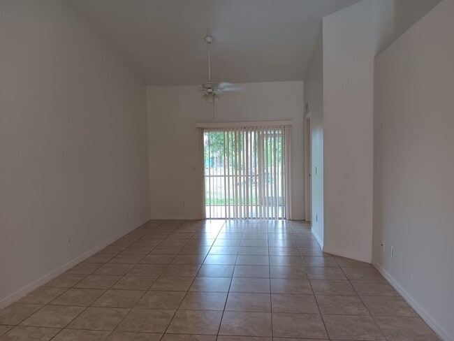 Foto del edificio - 3 BED 2 BATH DUPLEX FOR RENT