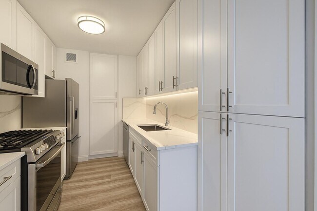 Building Photo - 1735 York Ave