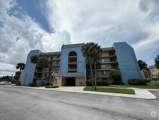 Building Photo - 2788 Tennis Club Dr