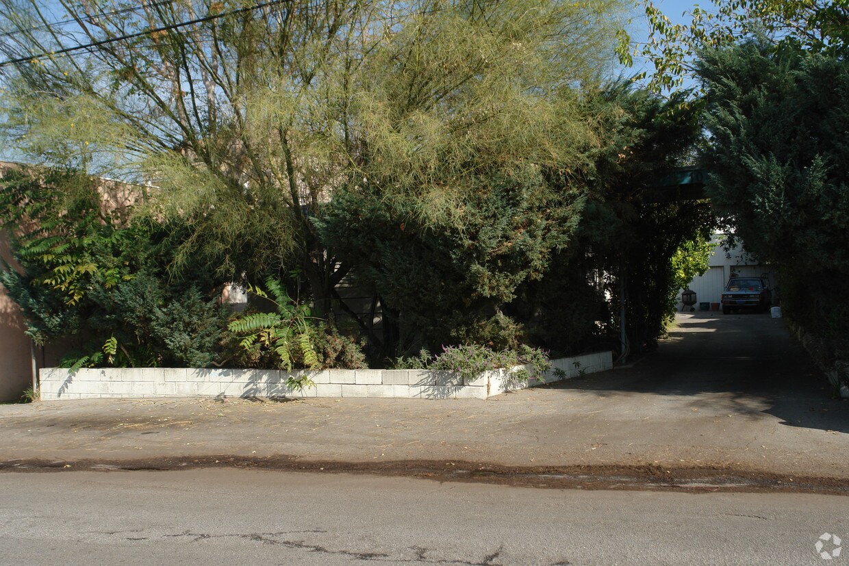 Foto del edificio - 10438 Scoville Ave