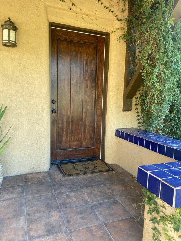 Foto principal - 738 E 8th St