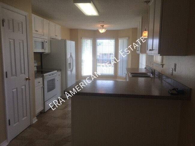 Building Photo - 2820 Tamiami Trail