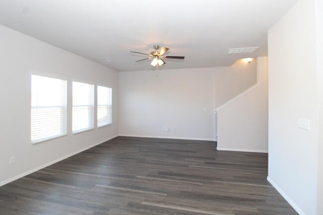 Foto del edificio - 3321 Gulley Ln