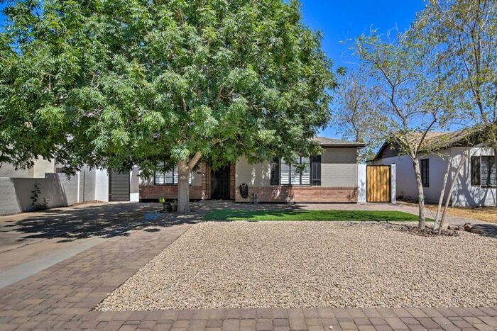 Primary Photo - 4 Bed, 3 Bath, stunning home, located in t...