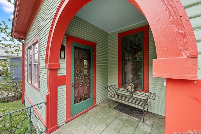 Building Photo - 302 Leigh St