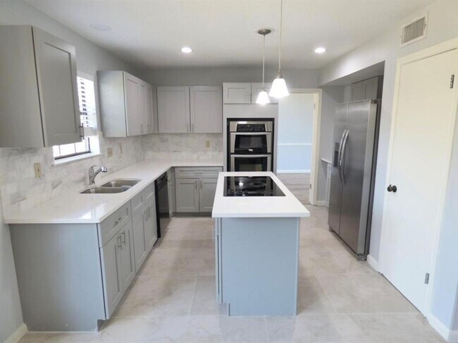 Foto del edificio - 10702 Mcfarlie Cove