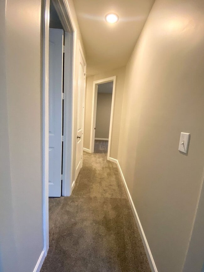 Building Photo - Updated 3 bed 2 bath home near Holmes Rd a...