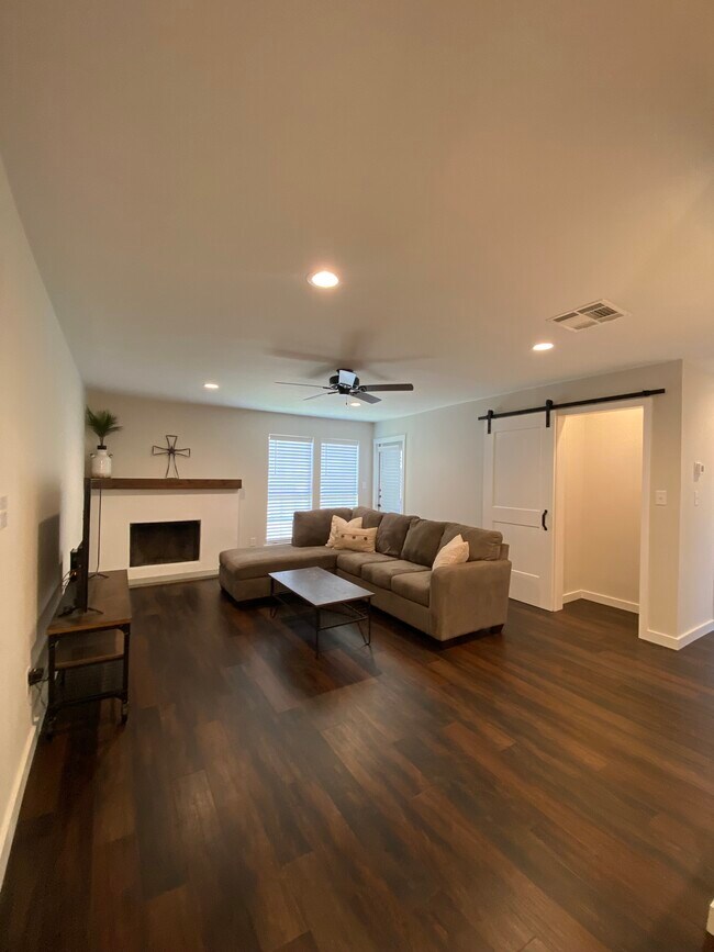 Foto del edificio - 1202 Thorpe Ln