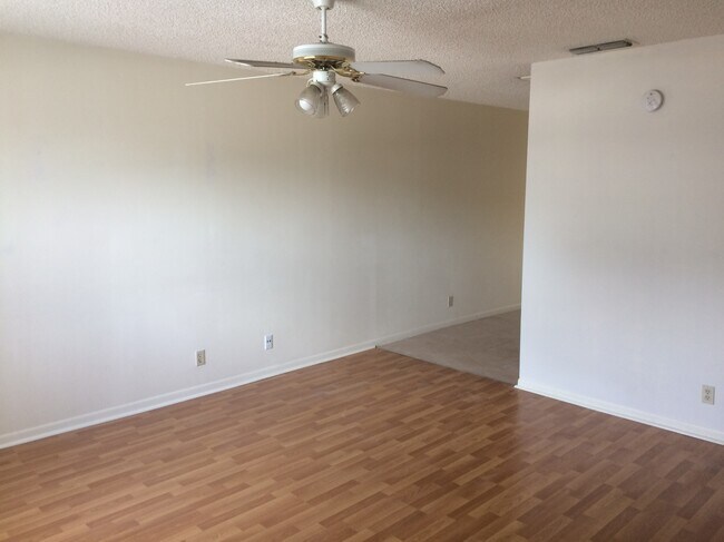 Living Room - 1944 Redbank Rd Apartments