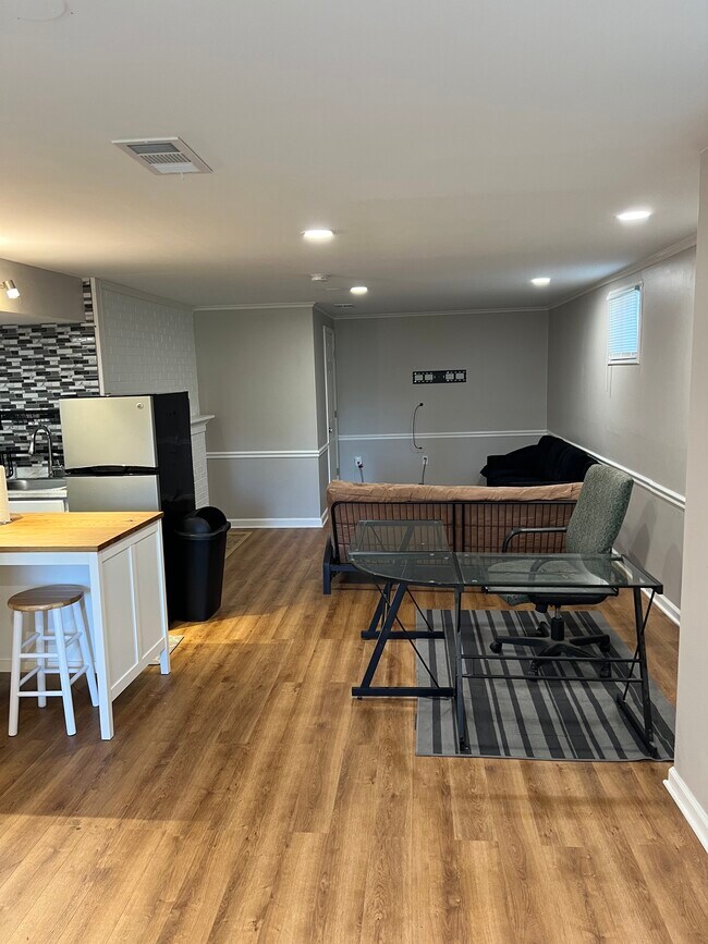 Foto del edificio - 3701 Crystal Ln