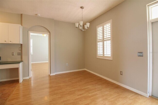 Building Photo - 5491 Moon Valley Dr