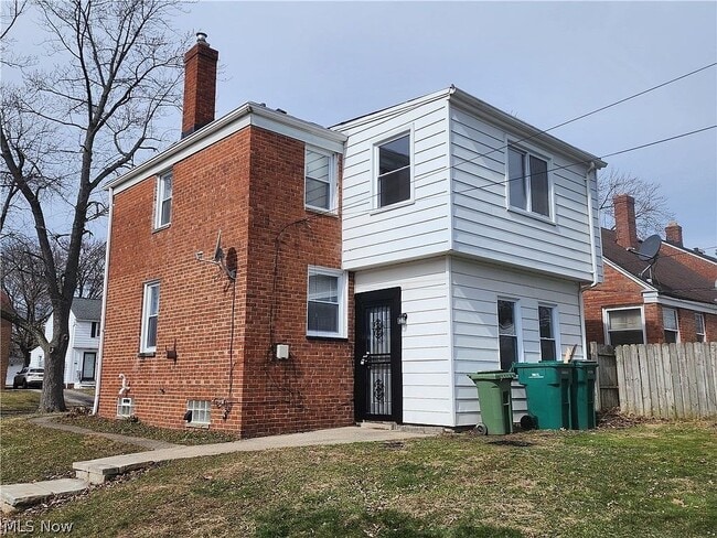 Building Photo - 5435 Beechwood Ave