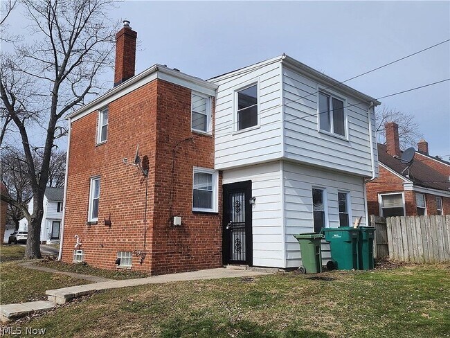 Foto del edificio - 5435 Beechwood Ave