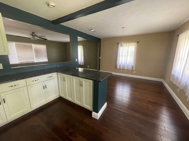 Kitchen/Dining Room - 2113 Holly Leaf Ln