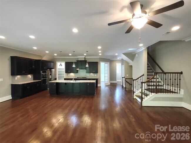 Foto del edificio - 6432 Fairway Row Ln