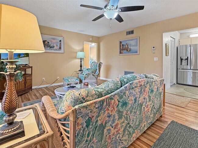 Foto del edificio - 320 Knotty Pine Cir