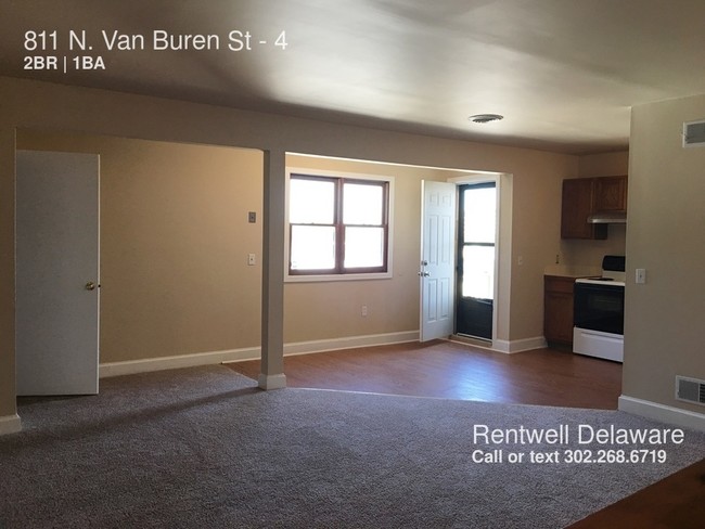 Building Photo - 811 N Van Buren St