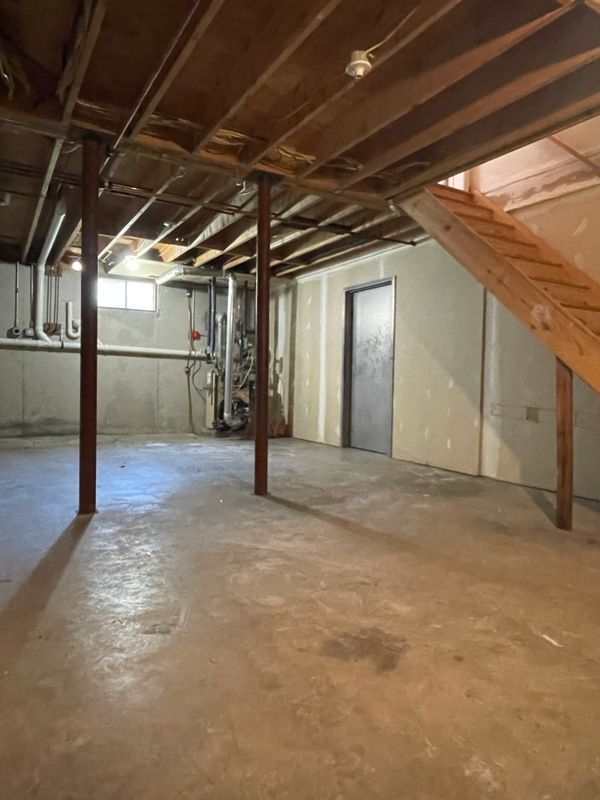 Building Photo - 698 South St