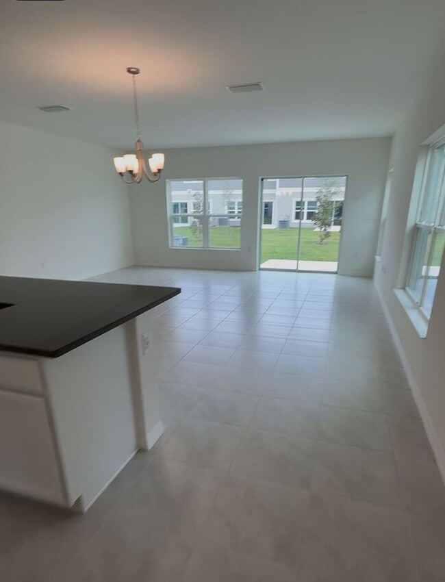 Foto del edificio - New construction!