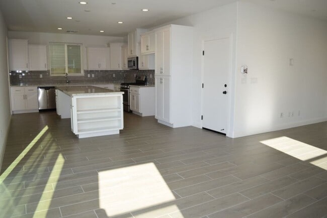 Building Photo - 1098 Sagittaria Ct