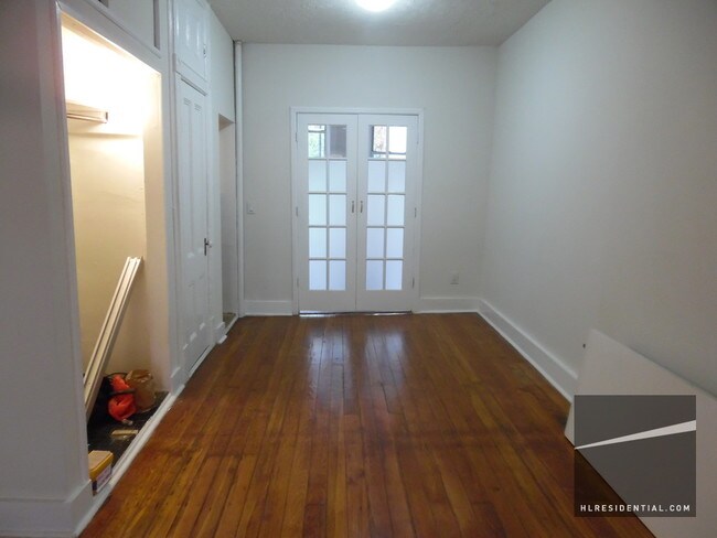 Building Photo - 290 5th St