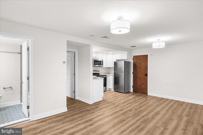 Building Photo - 380 Broadview Ave