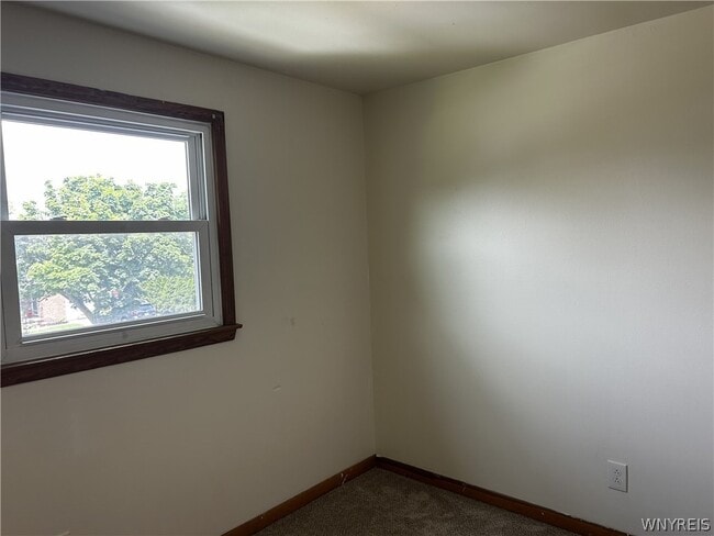 Building Photo - 11 Lemans Dr