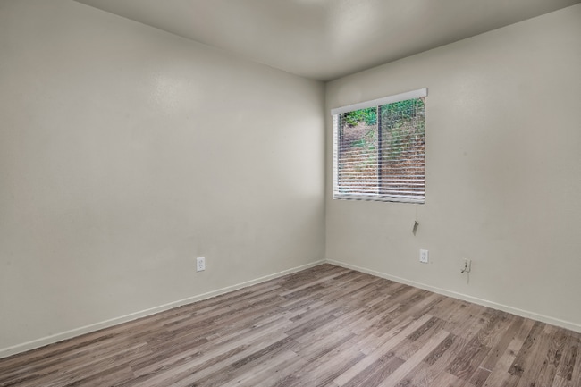 Foto del edificio - 5243 Huntington Dr