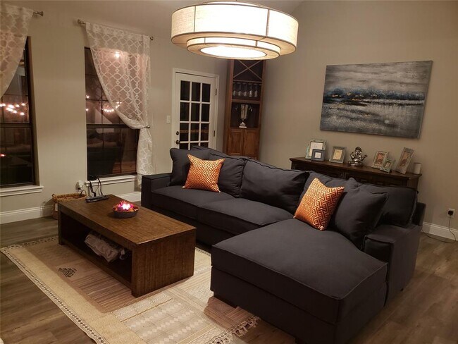 Foto del edificio - 128 Long Wood Ave