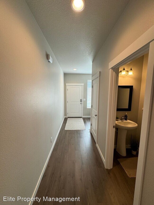 Building Photo - 3 br, 2.5 bath House - 5209 NW Torchcrest Pl.