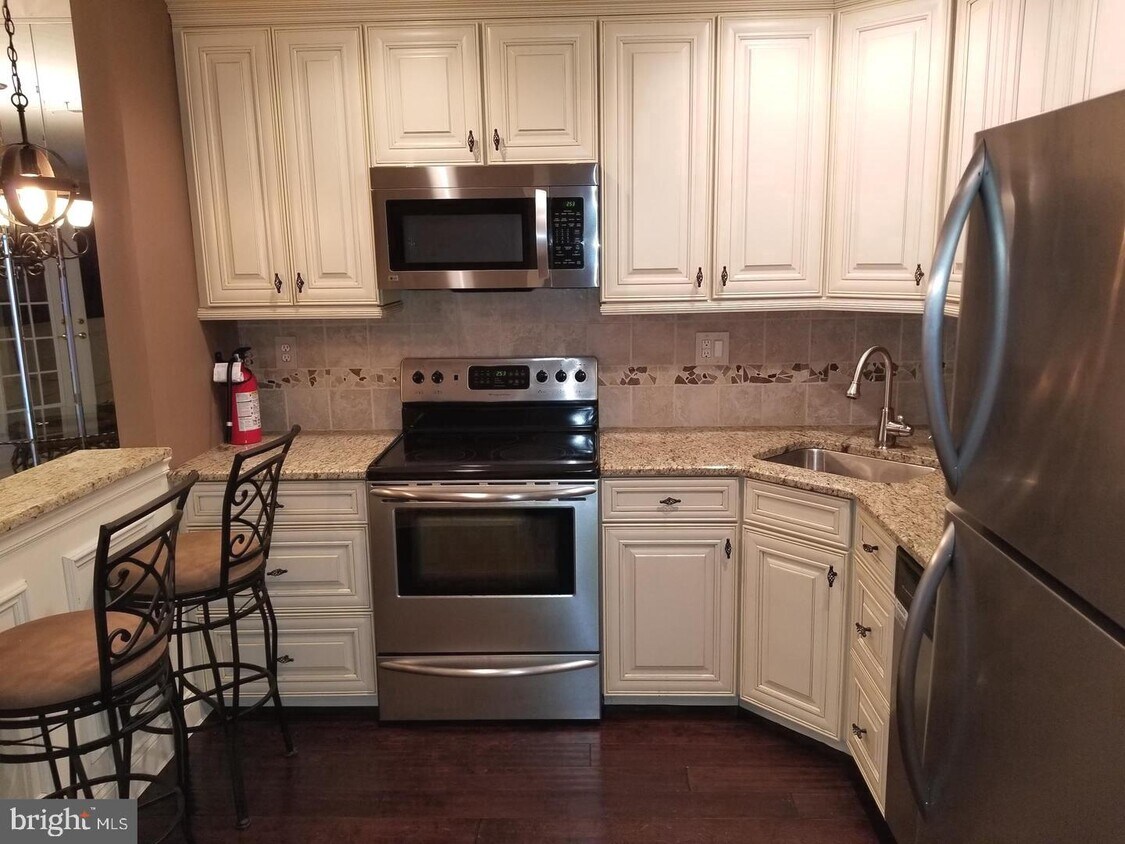 77 W Bluebell Ln, Mount Laurel Township, NJ 08054 Room for Rent in