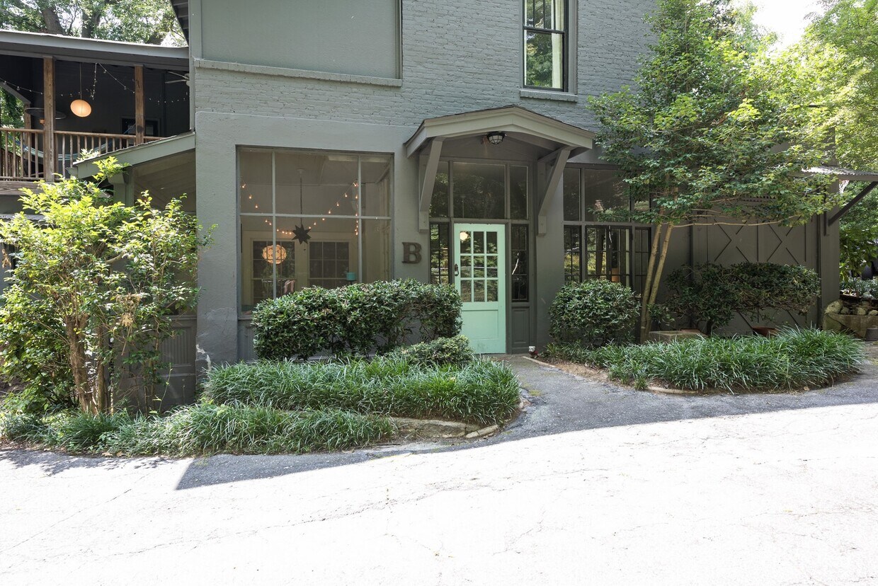 34 Muscogee Ave NW Unit Terrace, Atlanta, GA 30305 Room for Rent in Atlanta, GA