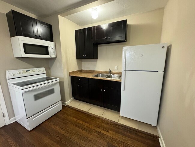 Foto del edificio - 1BR Apartment for Rent – Walk to Downtown Lake Worth, Beach & Golf