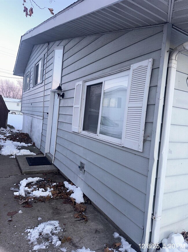 Foto del edificio - 2026 Shaw Ave