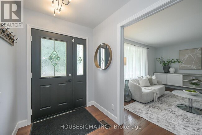 Building Photo - 47 SCOTCHPINE Crescent