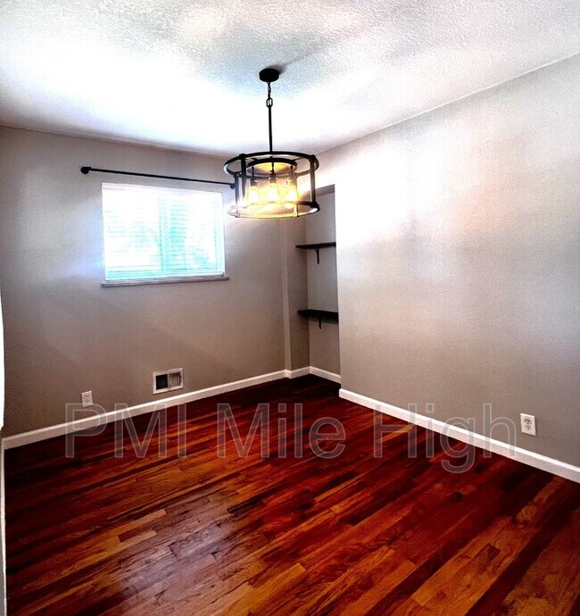 Building Photo - 2901 Cottonwood Dr