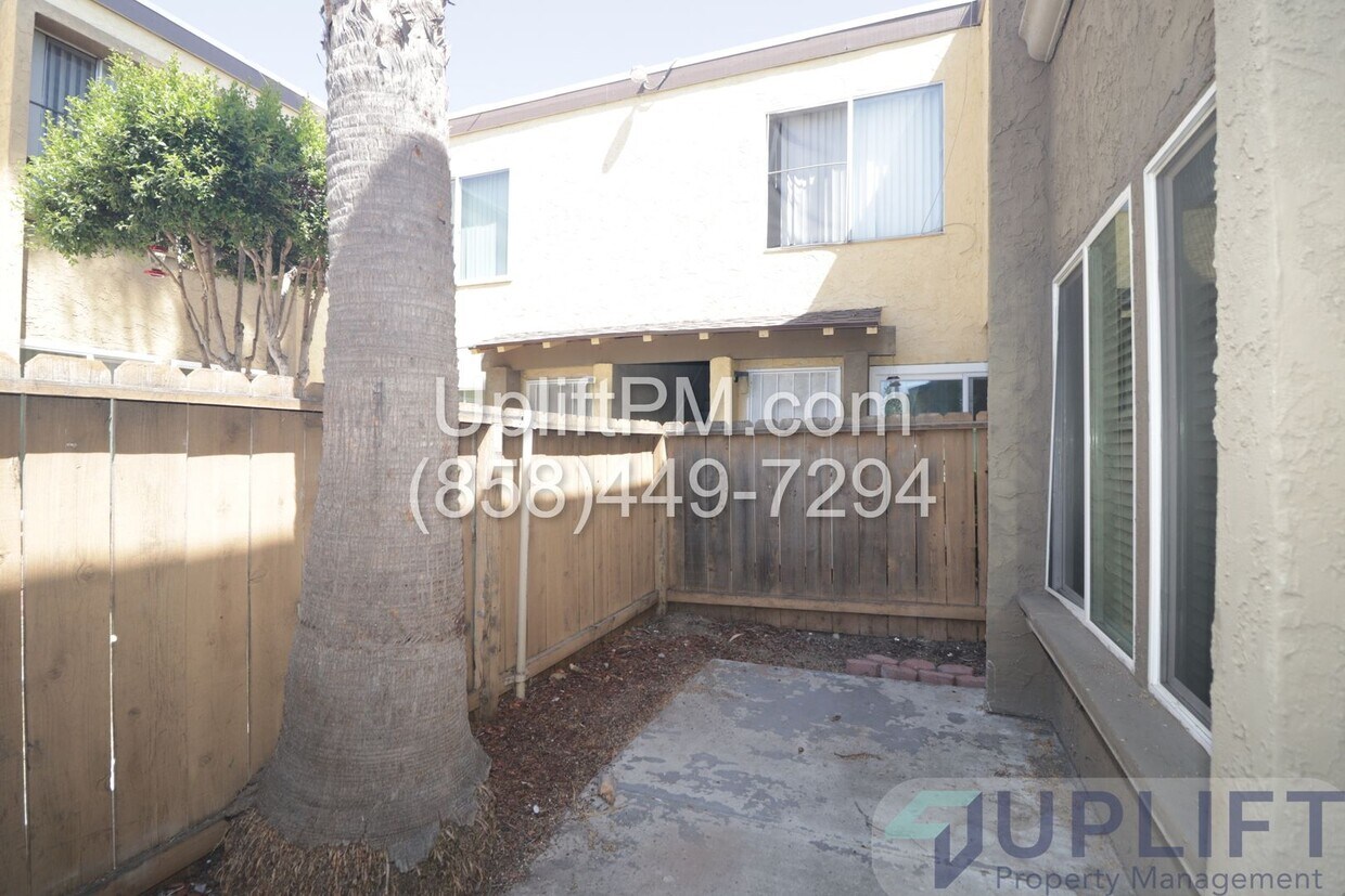 Foto principal - 1 Bed, 1 Bath Condo in Gated Community wit...