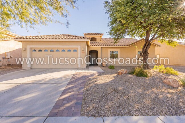 Building Photo - 4 Bedroom / 2 Bathroom Home