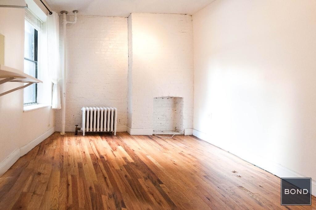 Foto principal - 347 W 47th St