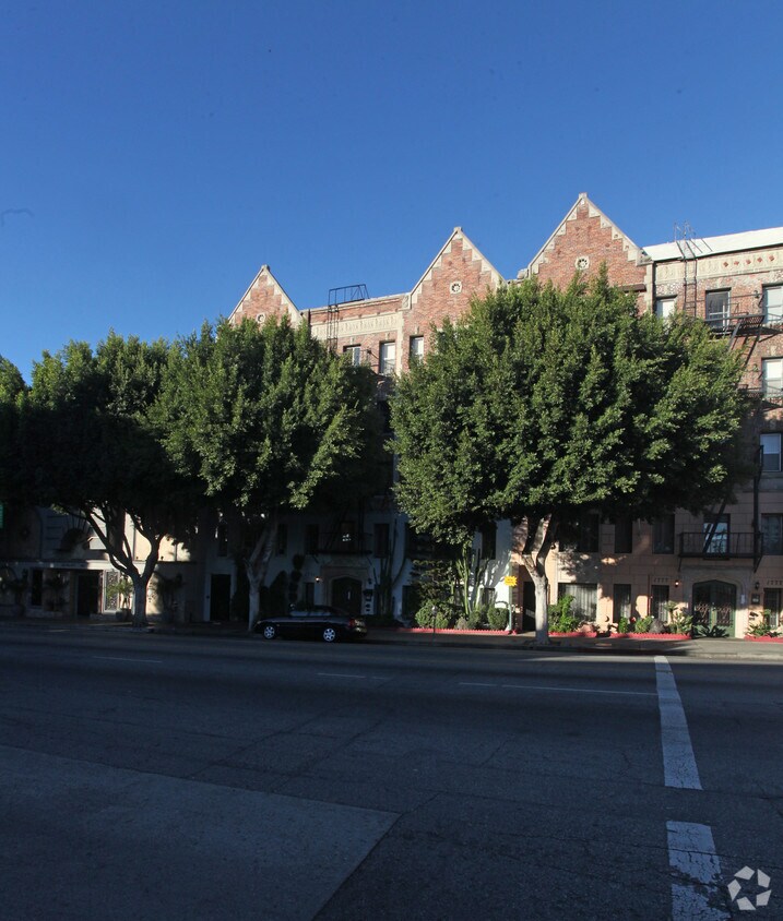 Building Photo - Hollymont Apartments