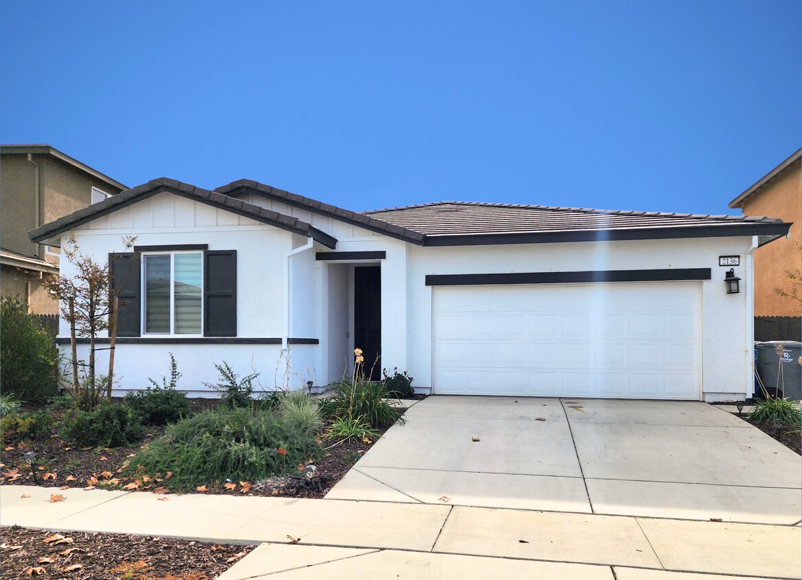 Foto principal - 2136 Knotty Pine Way