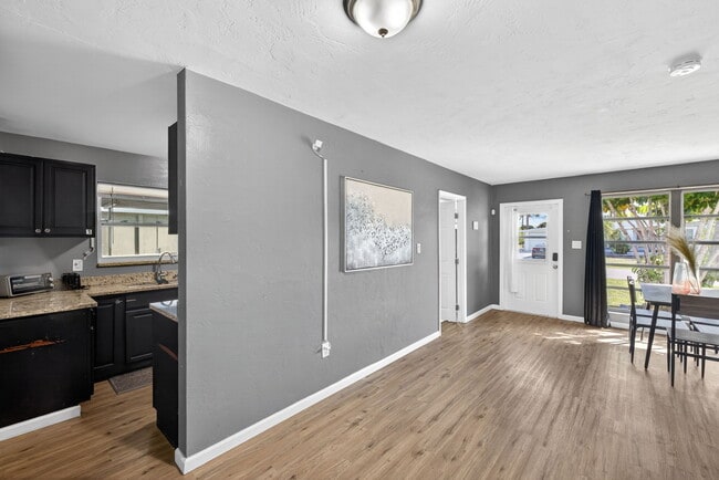 Building Photo - 2159 Gerard Ct