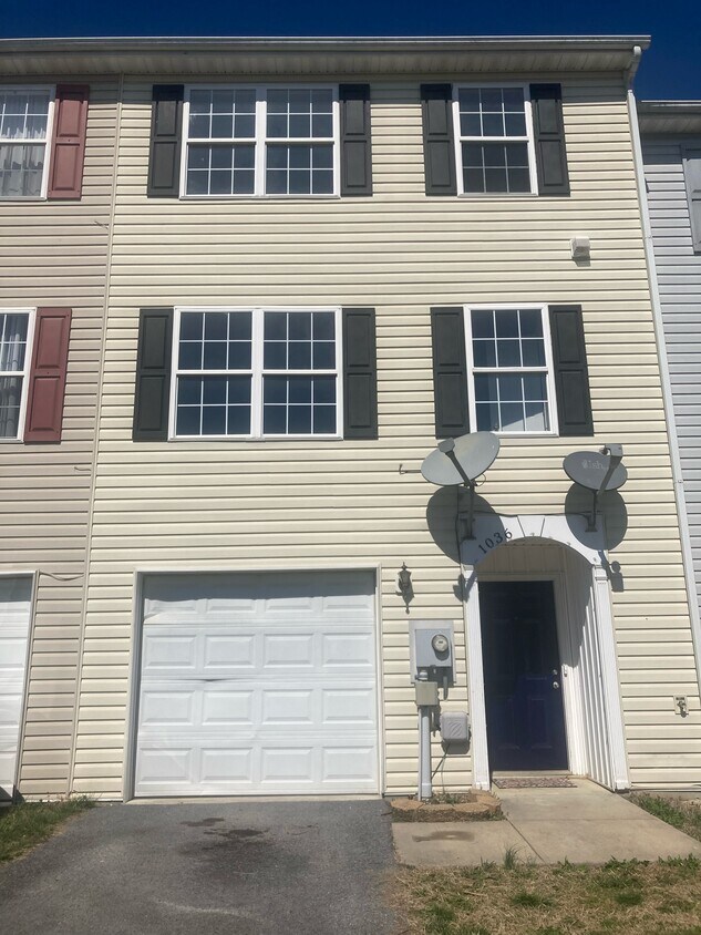 1036 Aztec Dr, Martinsburg, WV 25405 Townhome Rentals in Martinsburg