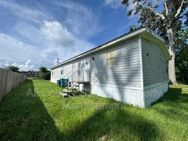 Foto del edificio - 579 SE Baker Ave