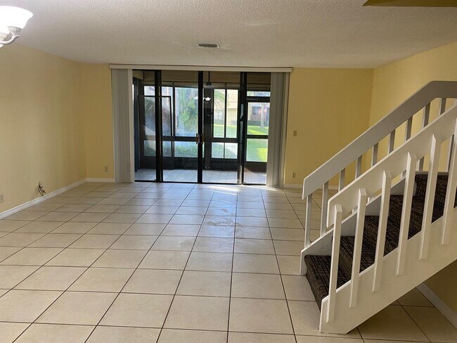 Building Photo - 3966 Cocoplum Cir