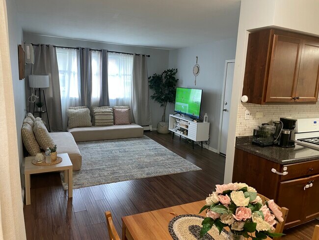 Living Room - 9405 S 79th Ct