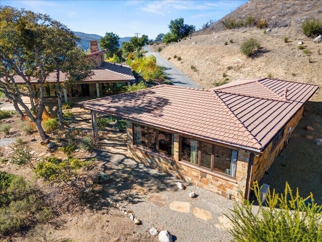 Foto del edificio - Re-built Cachagua Tuscan Retreat